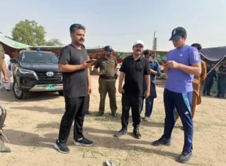 ڈپٹی کمشنر علی اکبر بھنڈر نے تحصیل جھنگ میں قائم مویشی منڈی کا دورہ کیا اور وہاں کیے گئے انتظامات کا تفصیلی جائزہ لیا