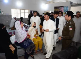 ڈی پی او جھنگ ساجد حسین کا ڈپٹی کمشنر علی اکبر بھنڈر کا ڈسٹرکٹ جیل جھنگ کا دورہ، قیدیوں سے ملاقات، عید کے تحائف تقسیم