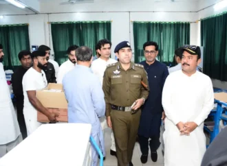عیدالاضحیٰ کے پرمسرت موقع پر ڈی پی او ساجد حسین نے ڈی سی علی اکبر بھنڈر کے ہمراہ ڈسٹرکٹ ہیڈکوارٹر (ڈی ایچ کیو) ہسپتال جھنگ کا دورہ کیا