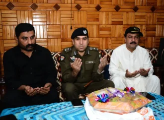 ڈی پی او جھنگ ساجد حسین کا ڈپٹی کمشنر علی اکبر بھنڈر کے ہمراہ عیدالاضحیٰ کے موقع پر شہدائے پولیس کے گھرانوں کا دورہ، اہلخانہ سے ملاقات، عید کے تحائف تقسیم