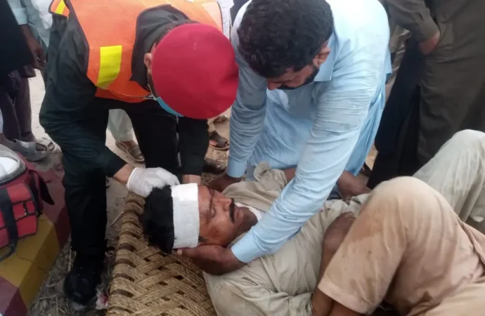 جھنگ اور شورکوٹ میں ٹریفک حادثات اور قربانی کے جانور کے بے قابو ہونے سے، ایک شخص جاں بحق، متعدد زخمی
