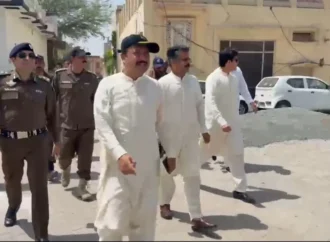 عیدالاضحیٰ پر صفائی آپریشن تیز، ڈپٹی کمشنر اور ڈی پی او کا مختلف علاقوں کا دورہ،ڈپٹی کمشنر نے ستھرا پنجاب کے ورکرز کے ساتھ کھانا بھی کھایا