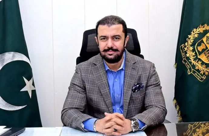 گزشتہ ماہ پاکستان کا تجارتی خسارہ 39 فیصد کم ہوا: خرم شہزاد