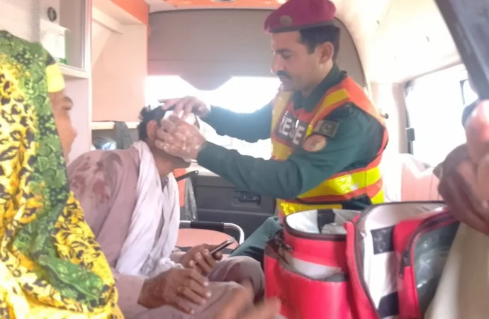شورکوٹ میں دو مختلف ٹریفک حادثات، 4 افراد زخمی، ریسکیو 1122 نے فوری امداد فراہم کر دی