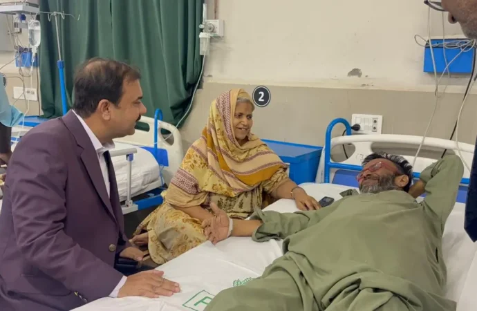 ڈپٹی کمشنر علی اکبر بھنڈر نے ڈسٹرکٹ ہیڈ کوارٹر ہسپتال کا دورہ مریضوں کو فراہم کی جانے والی طبی سہولیات کا تفصیلی جائزہ لیا۔