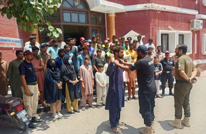 محرم الحرام کے پُرامن انعقاد کیلئے جھنگ پولیس متحرک،ضلع بھر میں والنٹیئرز کی خصوصی تربیت جاری