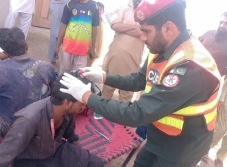 جھنگ میں دو مختلف حادثات؛ تیز رفتار کار ڈیویڈر سے ٹکرا گئی، ایک شخص جاں بحق، تعمیراتی کام کے دوران گرنے سے دو مزدور زخمی