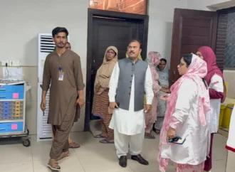ڈپٹی کمشنر علی اکبر بھنڈر کا ڈی ایچ کیو ہسپتال کا اچانک دورہ، طبی سہولیات کا تفصیلی جائزہ