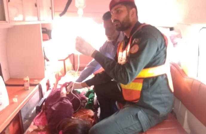 جھنگ میں ٹریفک حادثات، دیوار گرنے اور فیکٹری میں آتشزدگی کے واقعات؛ 5 افراد زخمی، ریسکیو