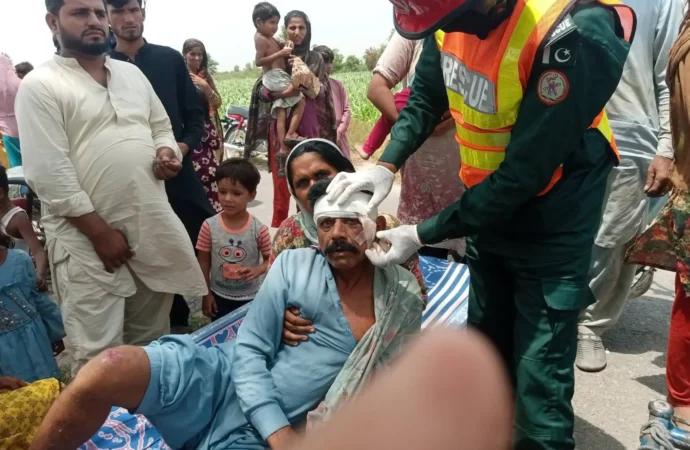 جھنگ میں دو مختلف حادثات و واقعات، ایک ہی خاندان کے چار افراد سمیت 6 افراد متاثر، ریسکیو 1122 کی بروقت کارروائی