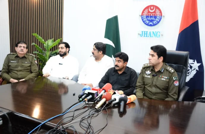عیشال فاطمہ کیس: لواحقین کی ڈی پی او کے ہمراہ پریس کانفرنس پولیس کی تفتیش پر اعتماد کا اظہار