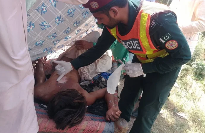 جھنگ میں دو مختلف واقعات، کرنٹ لگنے سے نوجوان سمیت جھگڑے میں دو افراد زخمی، تینوں کو ڈی ایچ کیو ہسپتال منتقل کر دیا گیا