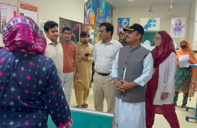 ڈپٹی کمشنر علی اکبر بھنڈر نے ڈسٹرکٹ ہیڈ کوارٹر ہسپتال کا دورہ کیا اور ہسپتال میں فراہم کی جانے والی طبی سہولیات کا جائزہ لیا
