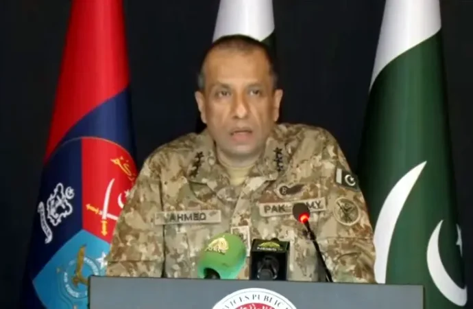 سیکیورٹی فورسز دہشت گردوں کا ہر جگہ تعاقب کرکے انہیں کیفرِ کردار تک پہنچائیں گی: ڈی جی آئی ایس پی آر