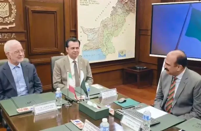 ایرانی وزیرِ داخلہ کی نادرا کی جدید ٹیکنالوجی میں پیش رفت اور ڈیجیٹل خدمات کی تعریف