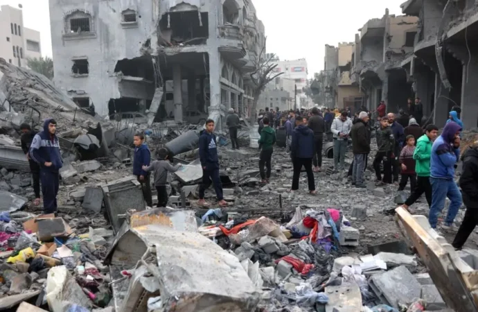غزہ:اسرائیلی حملوں میں ایک ہی خاندان کے چھ افراد سمیت بارہ فلسطینی شہید