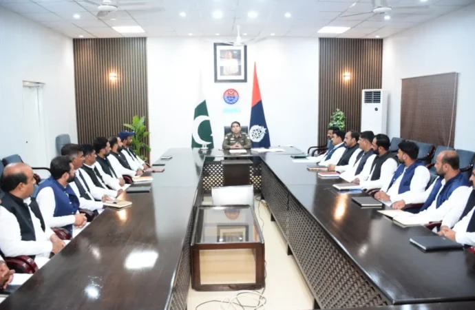 ڈی پی او جھنگ ساجد حسین کی زیرِ صدارت سکیورٹی برانچ کے سٹاف کی اہم میٹنگ