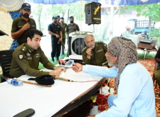 ڈی پی او جھنگ ساجد حسین کی تھانہ مسن اور قادرپور میں کھلی کچہریاں، 45 شہریوں کے مسائل سنے، فوری احکامات جاری، جرائم پیشہ عناصر کے خلاف کریک ڈاؤن مزید مؤثر بنانے کا اعلان