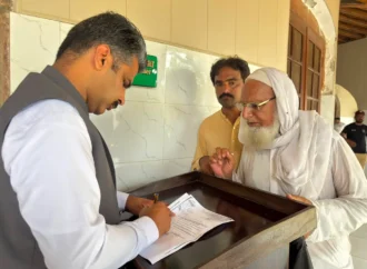 ایڈیشنل ڈپٹی کمشنر جنرل عامر محمود نے اوپن ڈور پالیسی کے تحت شہریوں سے ملاقات کی اور سائلین نے اپنے مسائل اور شکایات پیش کیں