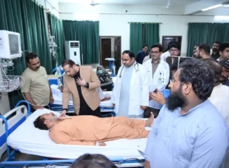 صوبائی وزیرِ صحت و آبادی خواجہ عمران نذیر نے ڈسٹرکٹ ہیڈکوارٹر ہسپتال جھنگ کا دورہ کیا