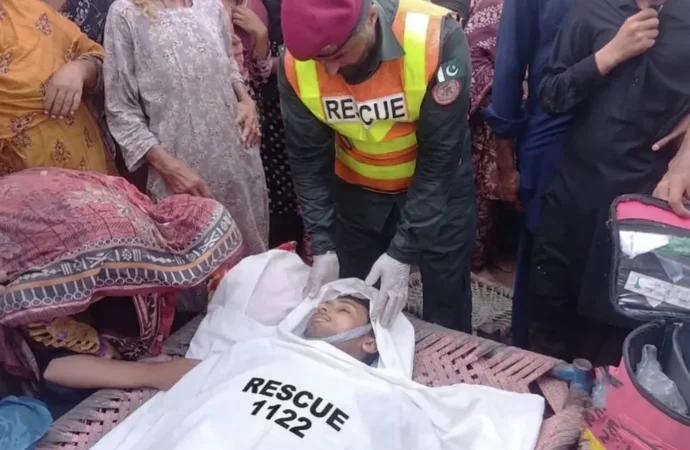 جھنگ تیز بارش کے باعث مکان کی کمزور چھت گرنے سے دو افراد جاں بحق، تین زخمی، ریسکیو 1122 کا بروقت آپریشن