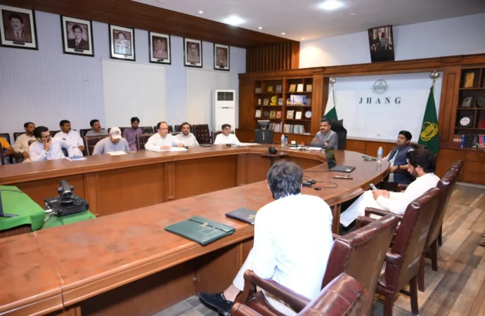 ایڈیشنل ڈپٹی کمشنر جنرل عامر محمود کی زیر صدارت ضلعی محکموں کے افسران کا ایک اہم اجلاس منعقد ہوا