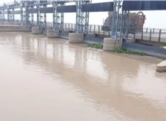 دریائے چناب میں پانی کی سطح مسلسل بلند، ہیڈ تریموں پر انتظامیہ ہائی الرٹ؛ ممکنہ سیلاب سے نمٹنے کے لیے تمام تیاریاں مکمل