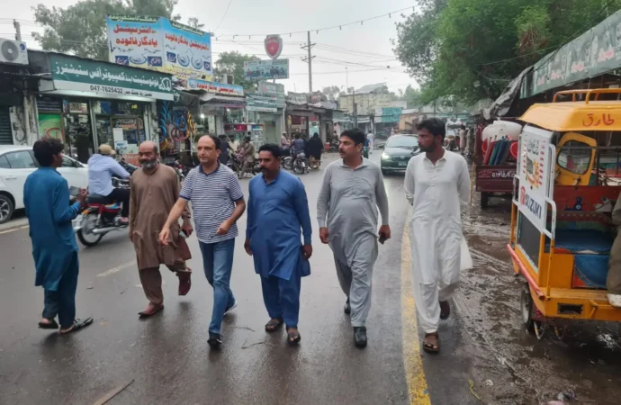 جھنگ میں دوسرے روز بھی موسلادھار بارش، 50 ملی میٹر ریکارڈ؛ واسا نے ہنگامی آپریشن کے بعد اہم علاقوں سے پانی نکال دیا