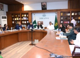 صوبائی وزیر صحت و چیئرمین کابینہ کمیٹی برائے ڈیزاسٹر مینجمنٹ خواجہ سلمان رفیق نے جھنگ کا دورہ کیا،مکمنہ سیلابی صورتحال پر بریفنگ لی
