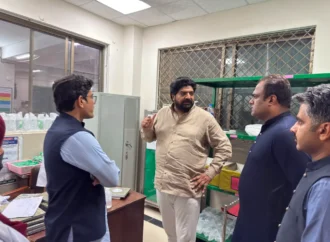 ڈپٹی کمشنر بابر صاحب دین نے رات گئے ڈسٹرکٹ ہیڈ کوارٹر ہسپتال کا اچانک دورہ کیا