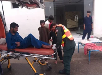جھنگ میں دو مختلف حادثات، رکشہ الٹنے اور کچے مکان کی چھت گرنے سے 6 افراد زخمی,ریسکیو