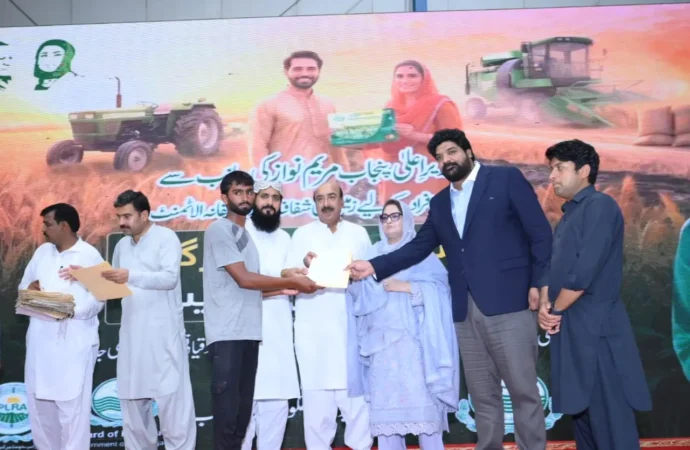 “اپنا کھیت اپنا روزگار” سکیم کے تحت منتخب افراد میں لیز ڈیڈز کی تقسیم کے حوالہ سے خصوصی تقریب کا انعقاد