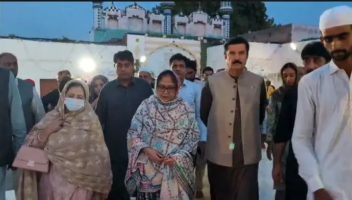 عدالتوں کے فیصلے عدالتوں میں ہوں گے، حکومت اپنی آئینی مدت مکمل کرے: فیصل کریم کنڈی