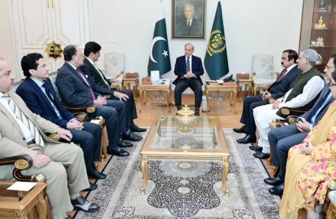 وزیراعظم اور وزیراعلیٰ سندھ کا صوبہ میں جاری ترقیاتی منصوبوں پر تبادلہ خیال