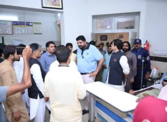 ڈپٹی کمشنر جھنگ کا احمد پور سیال کا دورہ، ٹی ایچ کیو ہسپتال میں طبی سہولیات کا جائزہ، جناح پارک میں شجرکاری