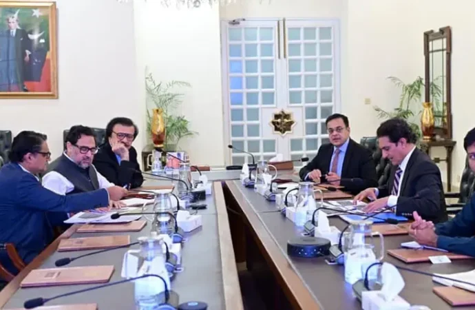 وفاقی وزیرِ اقتصادی امور احد چیمہ کی زیرِ صدارت اجلاس میں وزارتِ صنعت و پیداوار کے روڈ میپ کا جائزہ لیا گیا