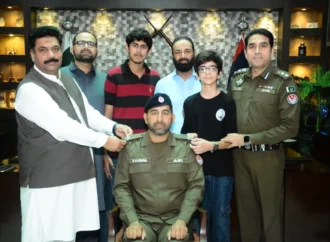 جھنگ پولیس کے 21 افسران اسسٹنٹ سب انسپکٹر کے عہدے پر ترقی، ڈی پی او ساجد حسین نے پروموشن بیجز لگا دیے