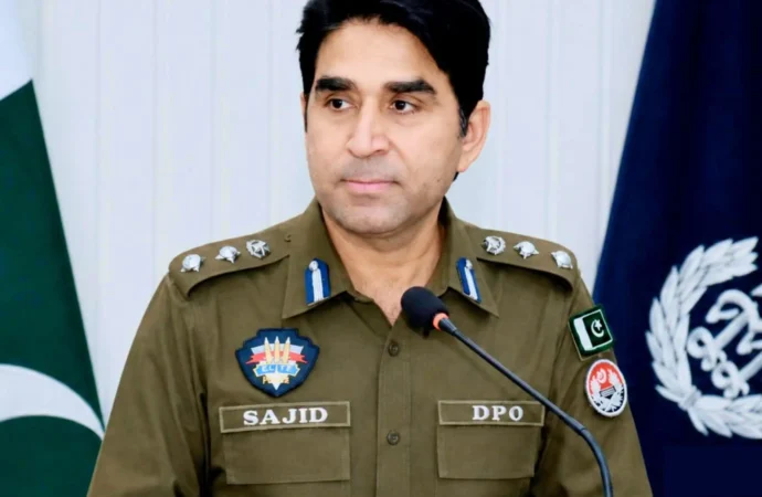 ماہ جولائی میں جھنگ پولیس نے 12 خطرناک گینگ بے نقاب، ایک کروڑ سے زائد کا مسروقہ مال برآمد کیا۔پولیس کی ماہانہ کاردگری رپورٹ جاری