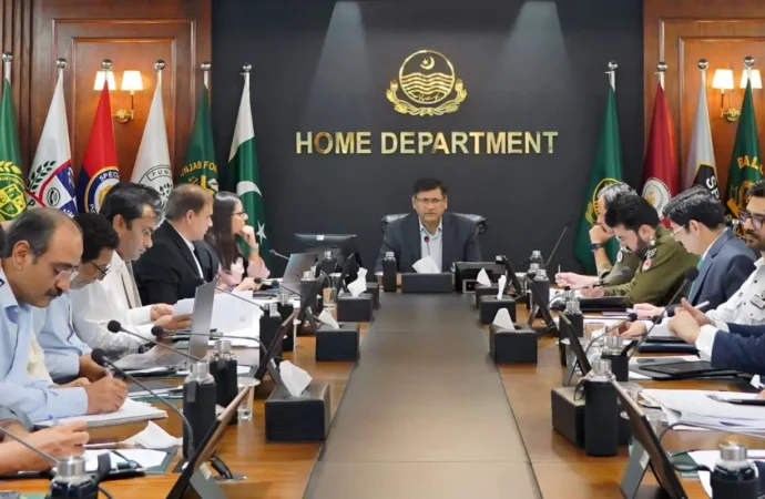 پنجاب میں بھکاری مافیا کے خلاف بڑا کریک ڈاؤن، لاہور کو پہلے مرحلے میں “بھکاری فری سٹی” بنانے کا فیصلہ