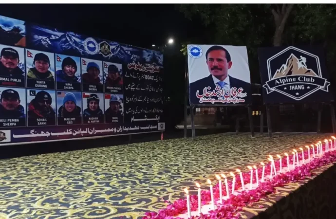 براڈ پیک سانحہ الپائن کلب جھنگ کی جانب سے جاں بحق کوہ پیماؤں کی یاد میں تعزیتی تقریب، شمعیں روشن کی گئ اور دعائے مغفرت