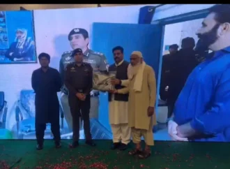 یومِ شہدائے پولیس: جھنگ پولیس کی پروقار تقریب، شہداء کو زبردست خراجِ عقیدت، اہلِ خانہ کی خدمات کے تسلسل کا عزم
