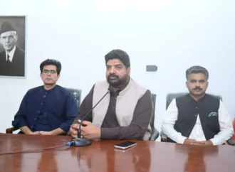 ڈپٹی کمشنر بابر صاحب دین کی ریونیو افسران و سٹاف سے تفصیلی میٹنگ