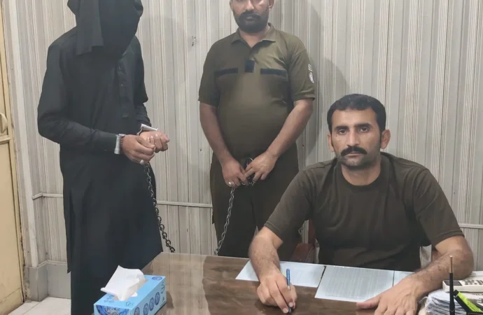 شورکوٹ میں شہری کو رسیوں سے باندھ کر مبینہ تشدد، ڈی پی او کا نوٹس، مرکزی ملزم گرفتار
