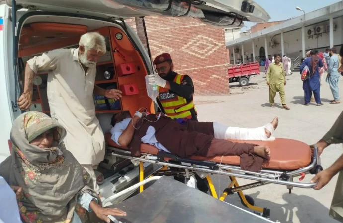 جھنگ میں آج مختلف ٹریفک حادثات میں 11 افراد زخمی،ریسکیو
