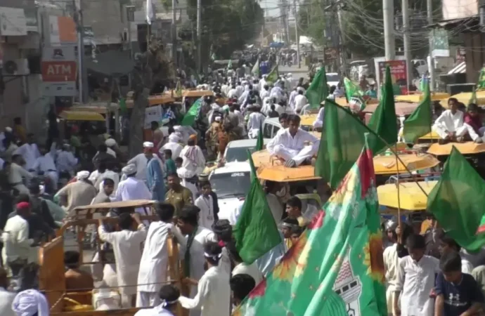 جھنگ میں جشن عید میلاد النبی ﷺ مذہبی عقیدت و احترام سے منایا گیا، 67 جلوسوں اور 34 محافل کی سکیورٹی کے لیے 2 ہزار سے زائد اہلکار تعینات