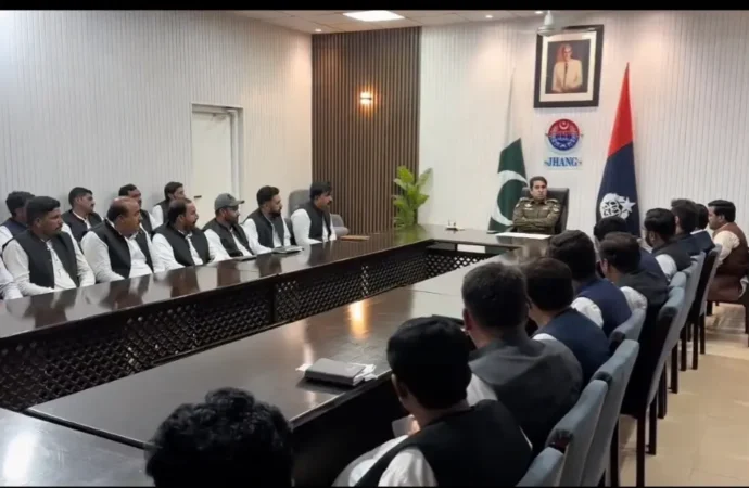 ڈی پی او جھنگ کی زیرِ صدارت سکیورٹی برانچ کا اجلاس، غفلت پر سخت کارروائی اور اچھی کارکردگی پر انعامات کا اعلان