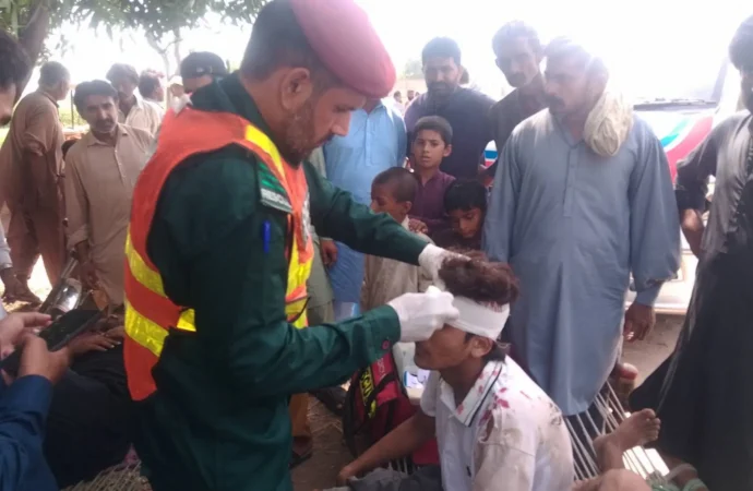 جھنگ میں مختلف واقعات، زمین کے تنازع پر جھگڑے اور ٹریفک حادثے میں 6 افراد زخمی، دریا میں ڈوب کر 15 سالہ لڑکا جاں بحق