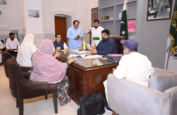 ڈپٹی کمشنربابر صاحب دین کی جانب سے اوپن ڈور پالیسی کے تحت روزانہ کی بنیاد پر شہریوں کی شکایت و مسائل کا ازالہ جاری ہے