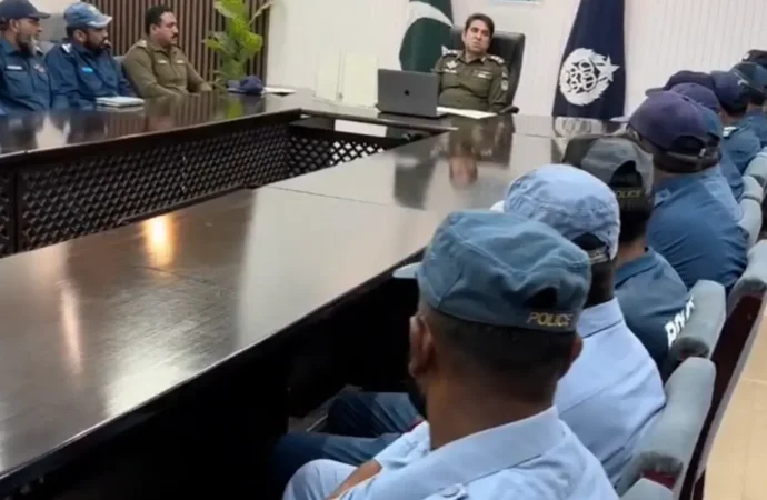 غیر قانونی اسٹینڈز اور رانگ پارکنگ کے خلاف جھنگ میں سخت کریک ڈاؤن کا حکم، ڈی پی او ساجد حسین کا ٹریفک روانی یقینی بنانے پر زور