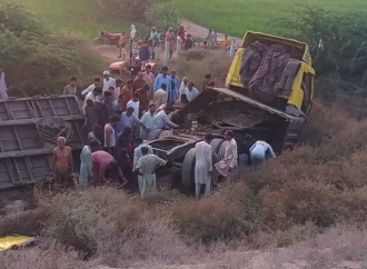 جھنگ شور کوٹ موٹروے M-4 پر ٹریلر حادثے کا شکار، 2 افراد جاں بحق، 2 زخمی